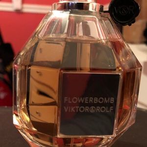 Viktor and Rolf Flowerbomb Eau de Parfum